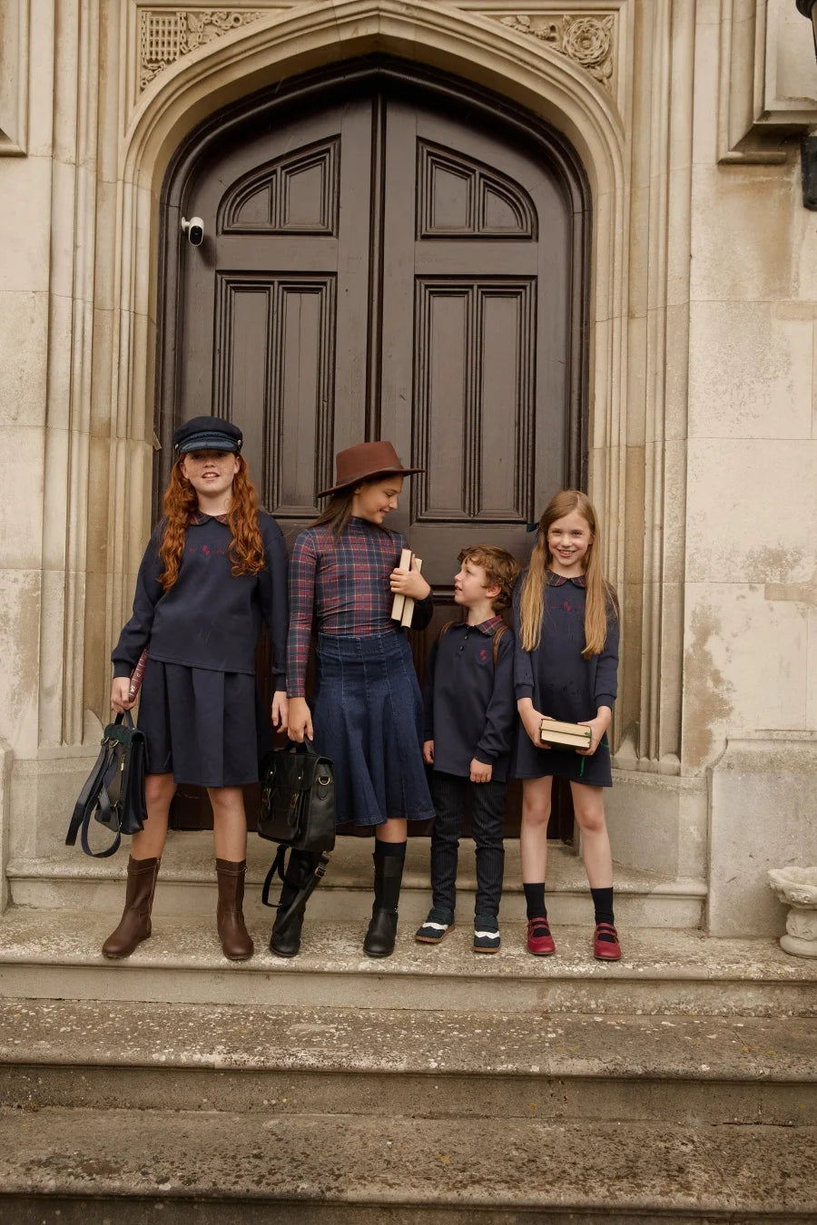 (Spedizione in 1 giorno) Collezione AW26 Denim Varsity, felpa in denim blu navy con ricami, tessuto per l'abbigliamento da giorno, abbigliamento per fratelli e sorelle