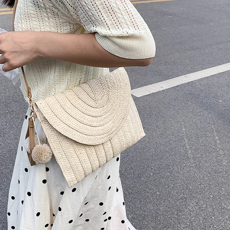 Pochette di paglia da spiaggia estiva borsa a tracolla con ciondolo a sfera carina per le donne borse a tracolla da viaggio borsa da donna borse Casual borsa di vimini
