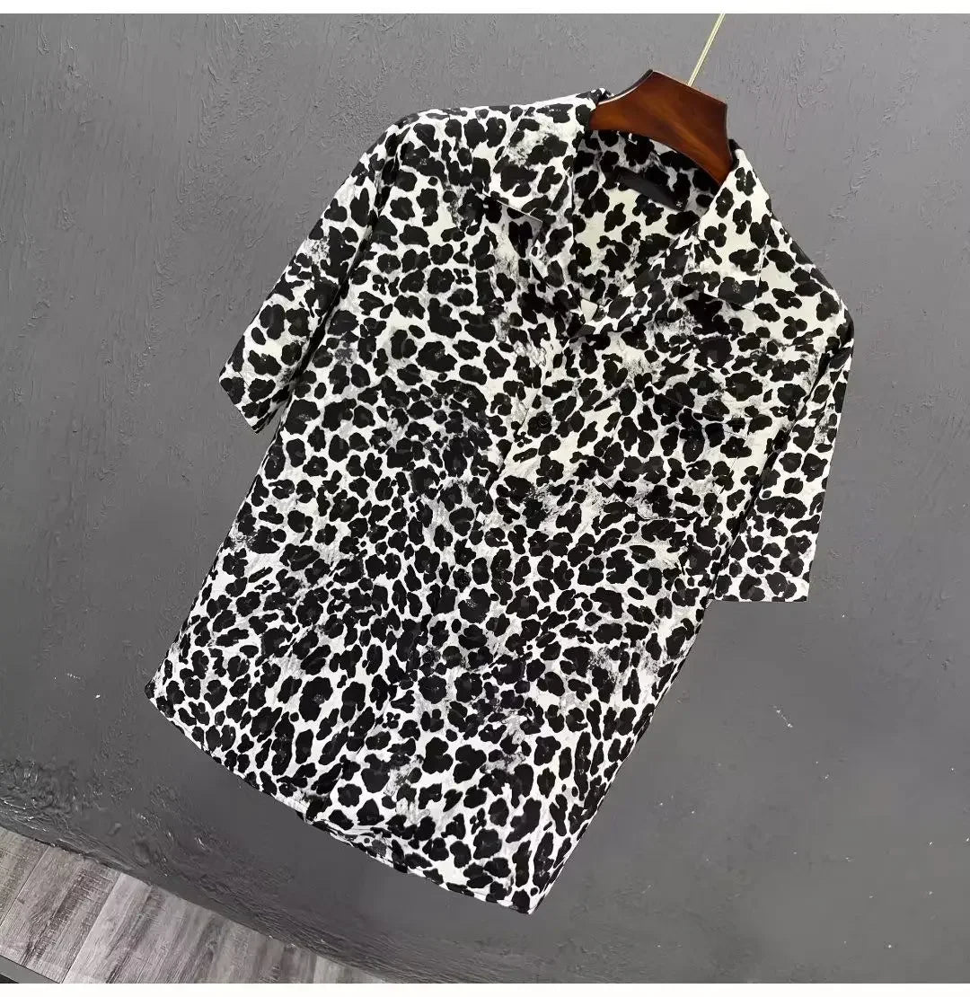 Camicia a maniche corte con stampa leopardata Design da uomo di nicchia Moda Versatile Casual Estate Stile sottile 2025 Nuovo top alla moda