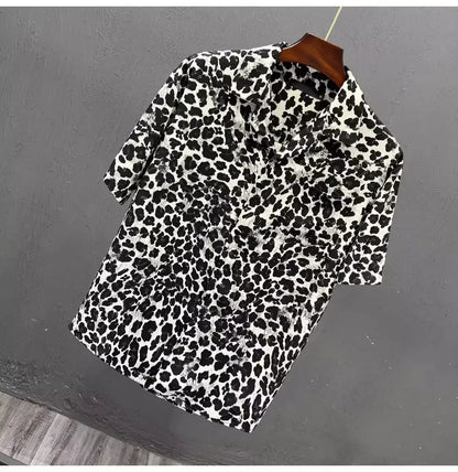 Camicia a maniche corte con stampa leopardata Design da uomo di nicchia Moda Versatile Casual Estate Stile sottile 2025 Nuovo top alla moda