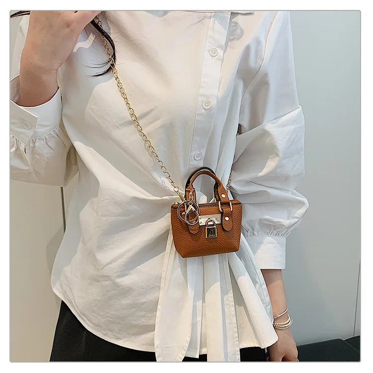 Borsa quadrata piccola da ragazza a tracolla per l'estate 2025, i nuovi bambini classici che portano una borsa a tracolla monospalla. portachiavi portafoglio