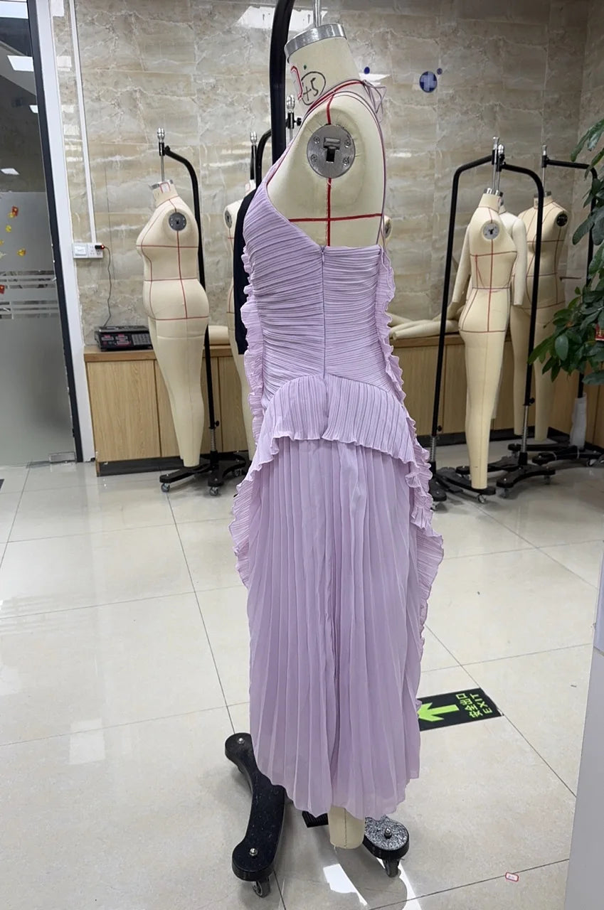 Abito lungo plissettato con volant da donna elegante Abito lungo fluido pieghettato a strati irregolare con scollo all'americana senza maniche per la festa di nozze