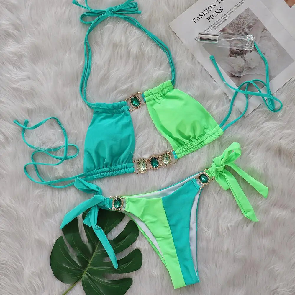2026 Bikini da donna a due pezzi con scollo all'americana e inserti di diamanti, modello intagliato, costume da bagno da spiaggia