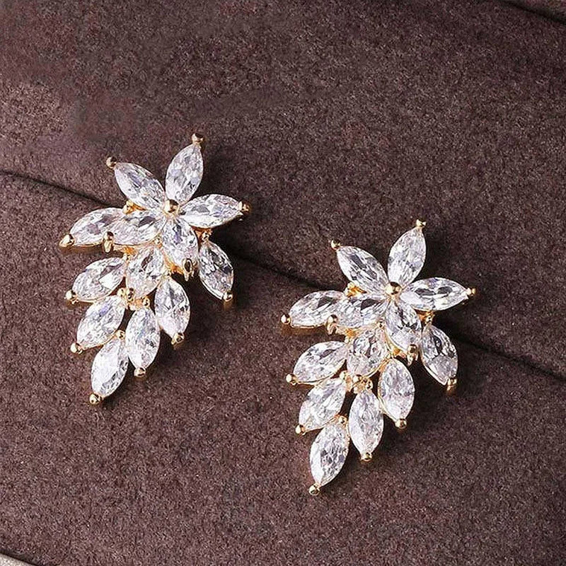 Huitan Orecchini a bottone con zirconi scintillanti da donna Splendidi accessori per piercing all'orecchio alla moda per la festa nuziale femminile Nuovi gioielli