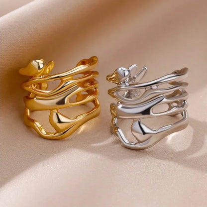 Il nuovo stile del 2025 di galvanica scavata, con un anello dorato cavo largo, regalo di gioielli semplice e alla moda adatto