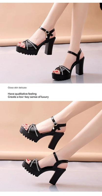 Sandales femme Été 2025 Chaussures femme à talon épais compensées à plateforme Chaussures imperméables épaisses Super-hautes Beige
