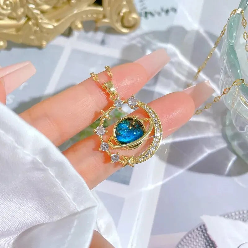 Collana in Acciaio Inossidabile con Ciondolo a Forma di Pianeta e Cielo Stellato, Elegante e Versatile