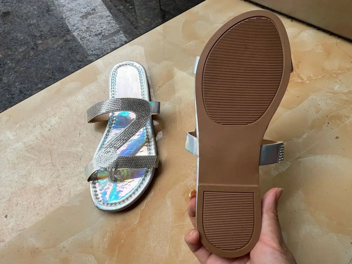Sandales sexy pour femmes Plage d'été Bouche peu profonde Strass Défilé de mode pour femmes Chaussures confortables et légères Sandales féminines