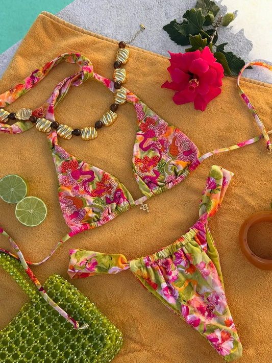 Maillots de bain tendance 2025 – Bikini à motif floral éclatant avec détails à franges Parfait pour la plage, les fêtes au bord de la piscine et les escapades estivales