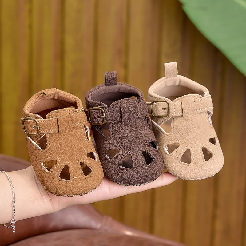 Sandali estivi per bambini da 0 a 1 anno, scarpe per bambini con suola morbida e antiscivolo, sandali per bambini con punta chiusa e anticollisione da 0 a 1 anno, adatti sia per ragazzi che per ragazze