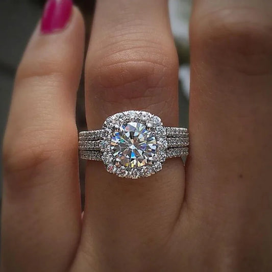 Bague classique de luxe léger en argent sterling 925 avec moissanite carrée, comme cadeau de bijoux pour une fête de fiançailles pour femmes