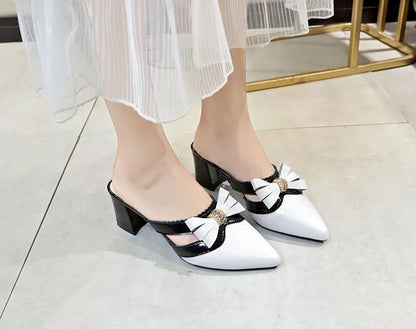 Pantofole da donna e sandali da donna Gioielli Estate 2025 Ciabatte con cristalli Scarpe a punta Ciabatte con tacco nero Rhenstone con fiocco Y