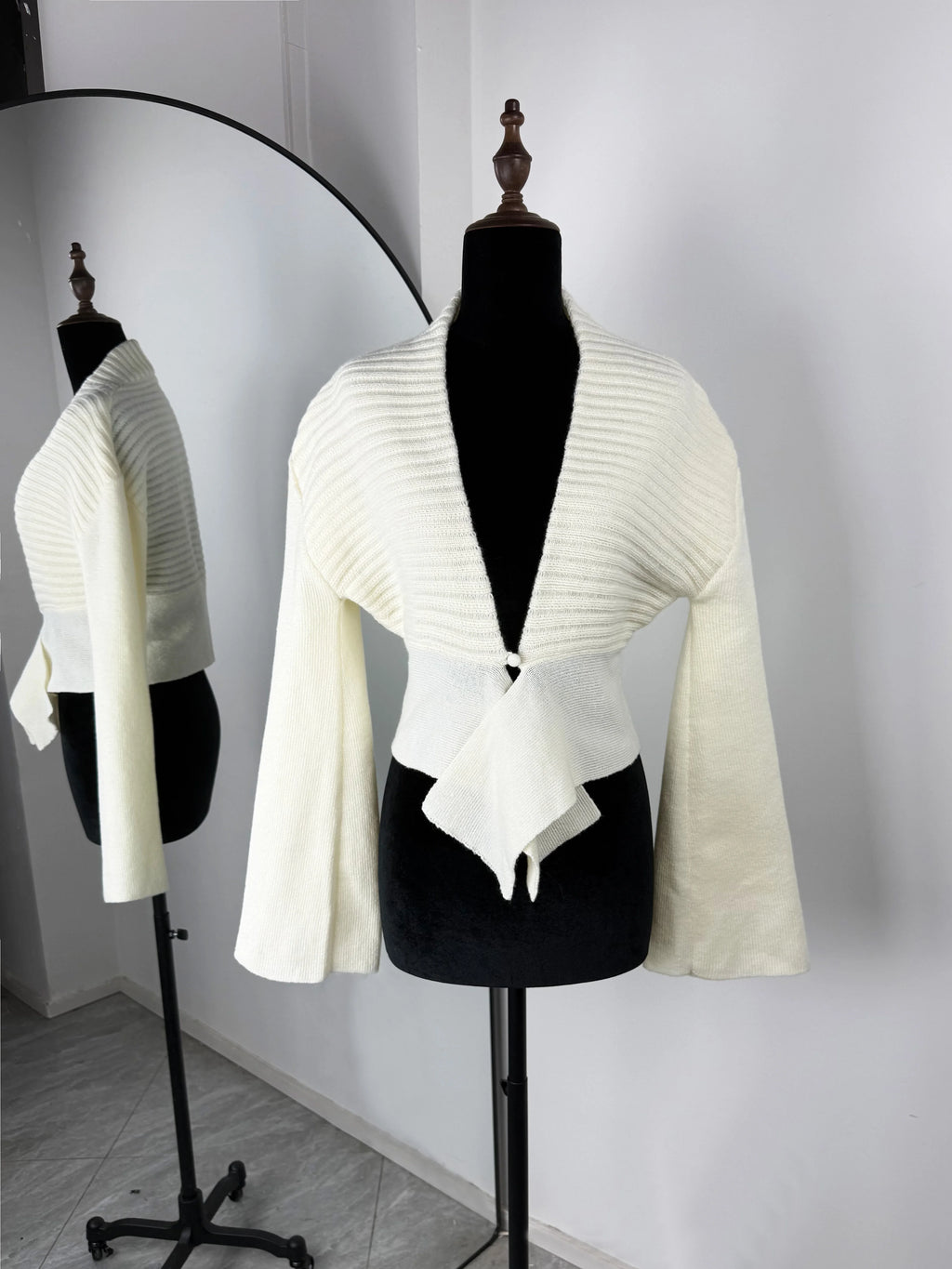 Tuularose Autunno Cardigan lavorato a maglia da donna New Vintage scava fuori maglione a maniche lunghe 2025 Casual Streetwear Top in maglia bianca femminile