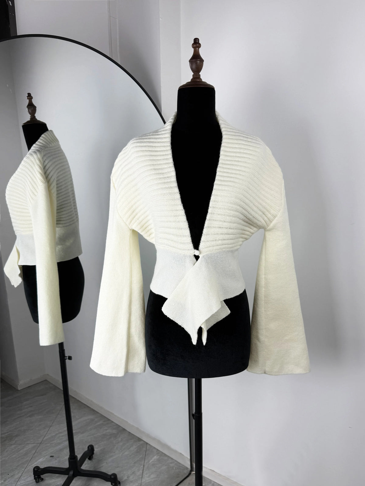 Tuularose Autunno Cardigan lavorato a maglia da donna New Vintage scava fuori maglione a maniche lunghe 2025 Casual Streetwear Top in maglia bianca femminile
