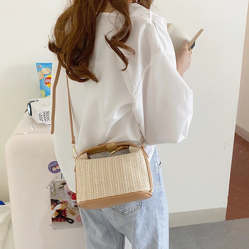Yogodlns Borsa estiva piccola in paglia Borsa a tracolla alla moda Borsa a tracolla a secchiello intrecciata Borsa da spiaggia casual al mare Borsa con manico per ragazze