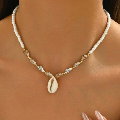 Collana con ciondolo stella marina con perline di riso bohémien per donna, fatta a mano, perla d'imitazione, girocollo con perline colorate, gioielli da spiaggia estiva