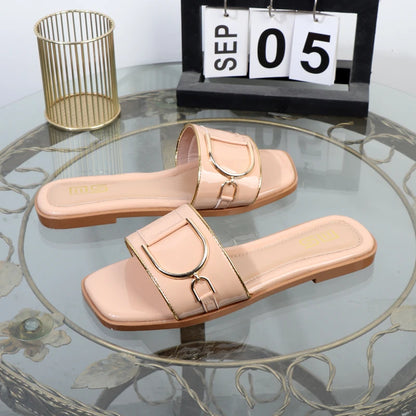 Pantofole da donna nell'estate 2025 con fondo piatto in metallo, nuova moda, punta quadrata, scarpe da donna con tacco basso all'aperto alla moda