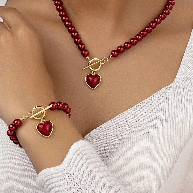 Set di gioielli con bracciale e collana di perle imitazione da 2 pezzi. Elegante collare con perline di colore naturale con ciondolo color perla per ragazza