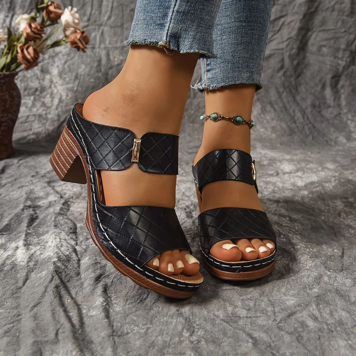 Sandales d'été légères à talons hauts pour femmes, nouvelles sandales élégantes à bout ouvert et talon épais, mules décontractées à bride arrière pour femmes 2026