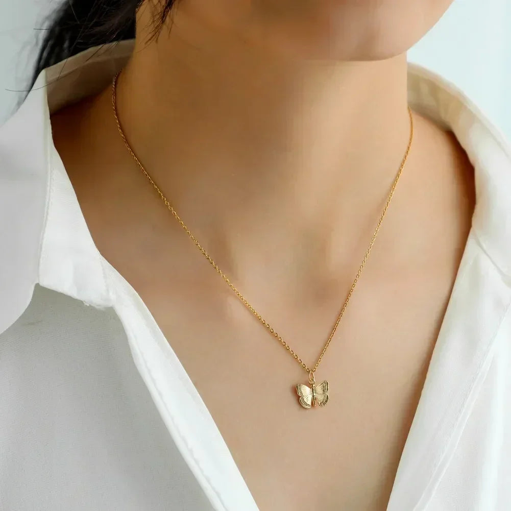 Collana di nuova moda semplice color argento con ciondolo a forma di cuore d'amore, collana con ciondoli a catena, per gioielli da festa da donna, da indossare ogni giorno