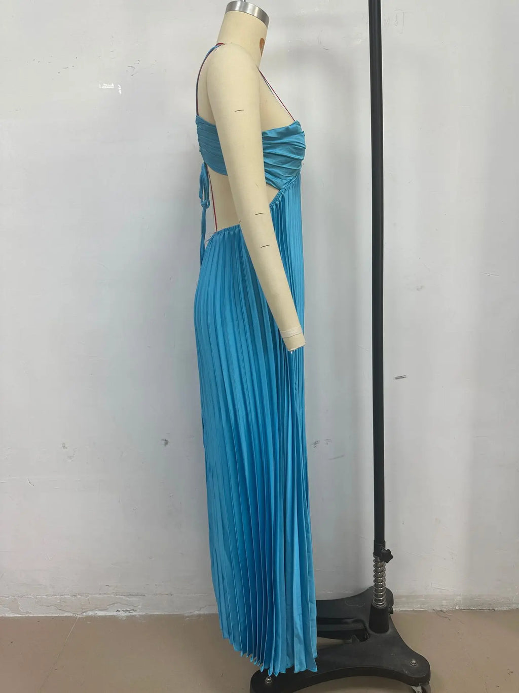 Abito Lungo Estivo da Donna con Scollo all'Americana e Pieghe, Senza Schienale, Senza Maniche, Blu, per Vacanze al Mare, Moda Femminile 2026, Vestito a Trapezio