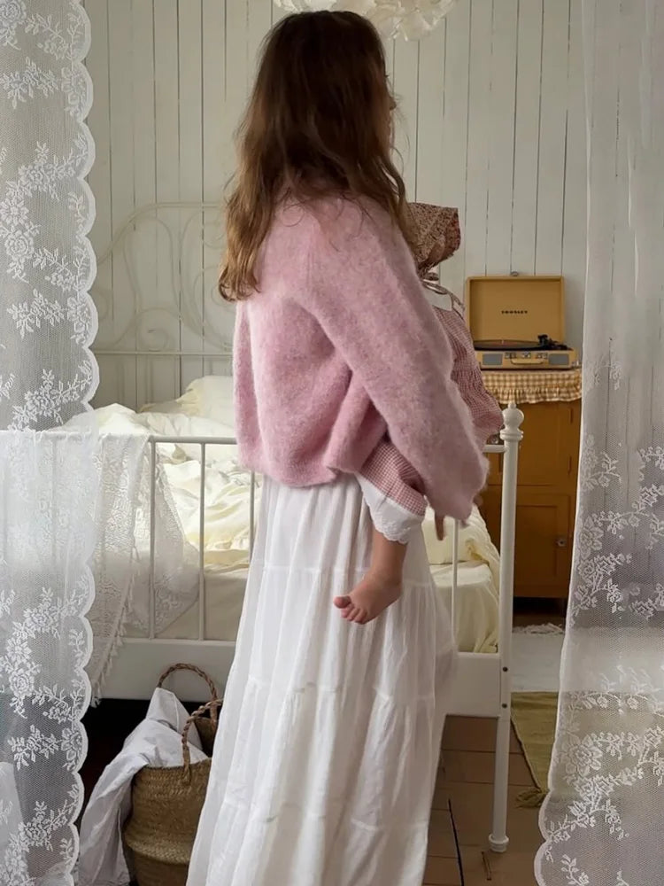 Cardigan in maglia pelosa Tossy a maniche lunghe con bottoni frontali, corto, in mohair, casual, morbido al tatto, a tinta unita, per donna, inverno 2026.