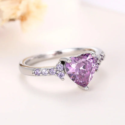 Huitan Anelli con zirconi a forma di cuore viola per le donne Accessori unici per fidanzamento di nozze Fancy Lady Gift Gioielli romantici alla moda