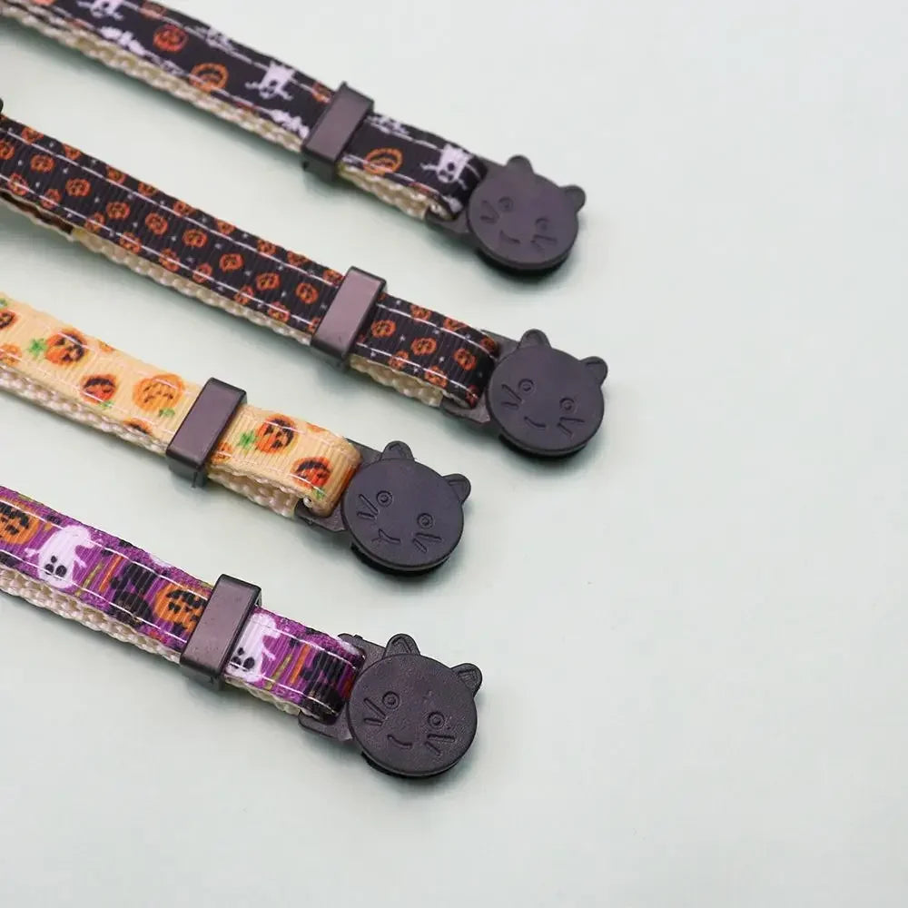 Collana per cuccioli di gattino Cintura con fibbia di sicurezza regolabile Papillon per chihuahua Forniture per animali Collare per gatti Happy Halloween con fiocco a campana