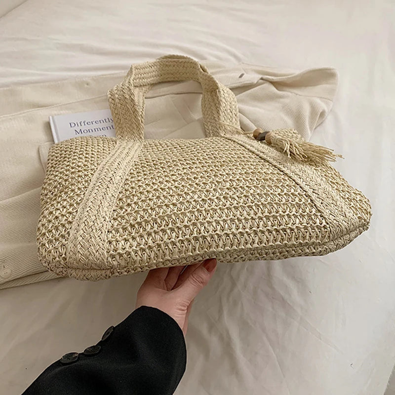 Borsa a tracolla tessuta estiva borsa da spiaggia da donna borsa da viaggio con nappe da viaggio in paglia lavorata a maglia fatta a mano di grande capacità