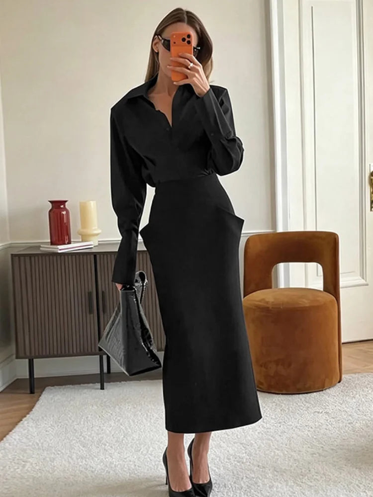 Gonna midi a vita alta stampata, con incrocio frontale e taglio dritto, collezione autunno 2026, gonna da donna per uso quotidiano, alla moda, elegante e casual.