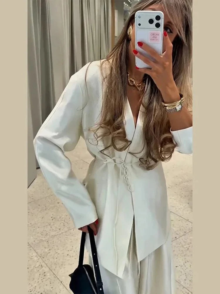 Completo Elegante da Donna: Top a Maniche Lunghe con Scollo a V e Pizzo, Pantaloni a Gamba Larga, Completo Femminile in Raso Tinta Unita Primavera Estate 2026
