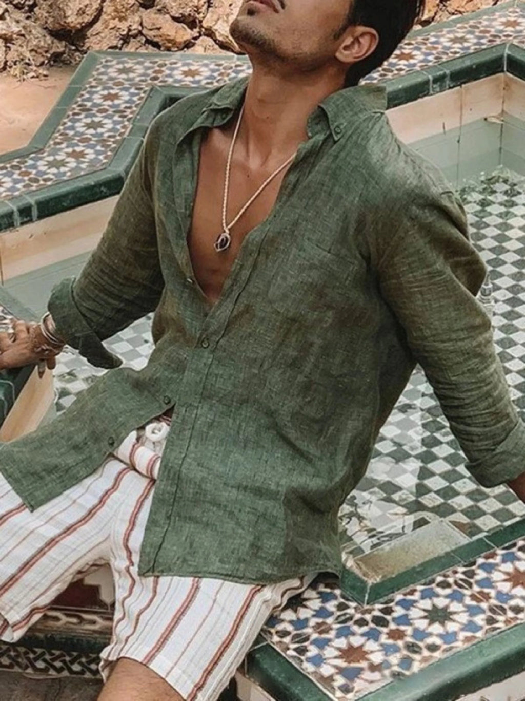 Camicia a maniche lunghe sottile tinta unita moda casual da uomo, cardigan con risvolto, adatta per attività all'aperto