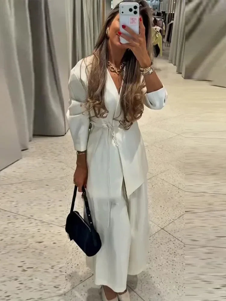 Completo Elegante da Donna: Top a Maniche Lunghe con Scollo a V e Pizzo, Pantaloni a Gamba Larga, Completo Femminile in Raso Tinta Unita Primavera Estate 2026
