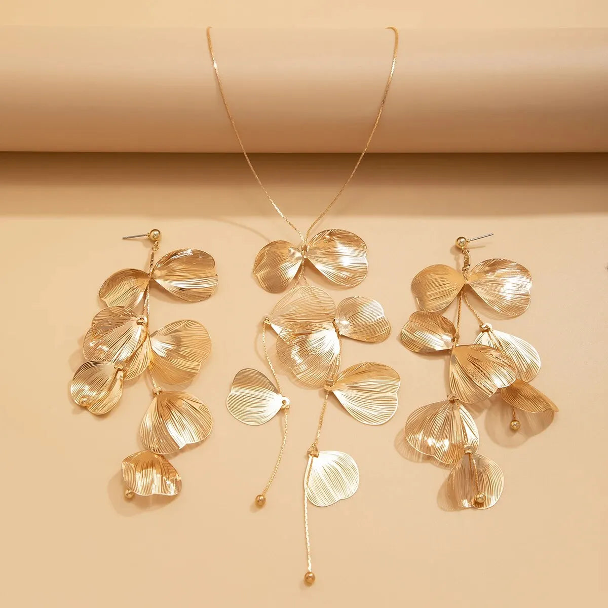Set di collane con orecchini pendenti con foglie di ginkgo eleganti estetici per le donne Set di gioielli con nappe da sposa romantiche Accessori per il collo del partito