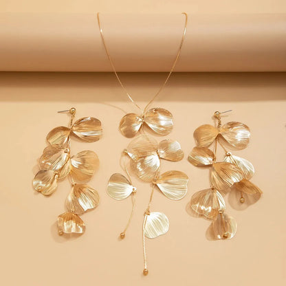 Set di collane con orecchini pendenti con foglie di ginkgo eleganti estetici per le donne Set di gioielli con nappe da sposa romantiche Accessori per il collo del partito