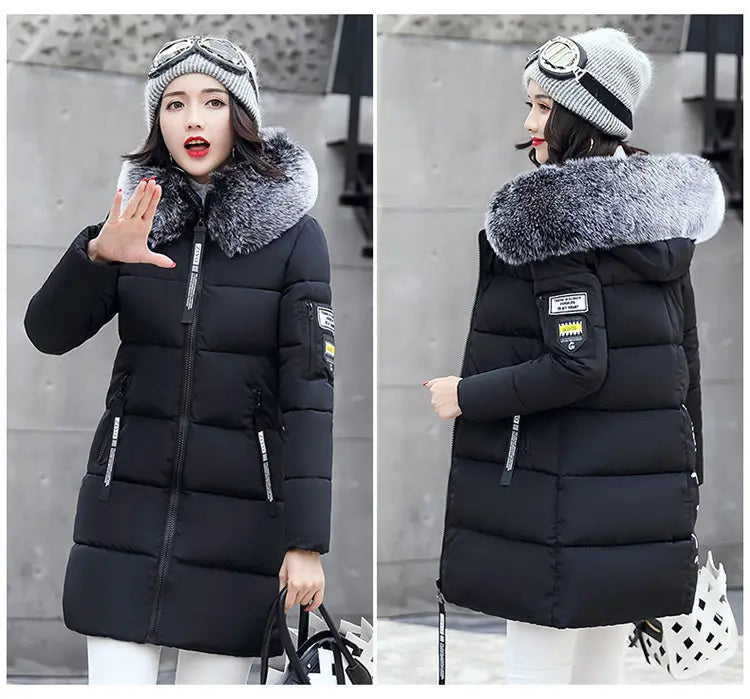 Parka Invernale da Donna con Cappuccio e Collo in Pelliccia, Giacca Lunga Elegante con Zip e Patch con Lettere, Calda e Spessa, Capospalla Femminile per la Neve