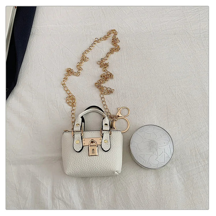 Borsa quadrata piccola da ragazza a tracolla per l'estate 2025, i nuovi bambini classici che portano una borsa a tracolla monospalla. portachiavi portafoglio