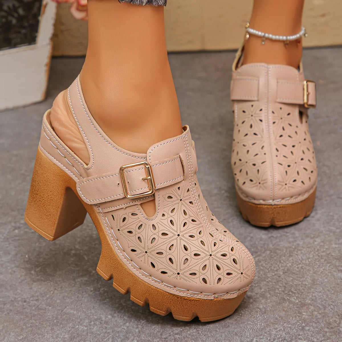 Nouvelles sandales d'été confortables pour femmes 2025 élégantes, talons hauts, sandales d'été à semelles épaisses, grandes chaussures décontractées à semelles épaisses pour femmes