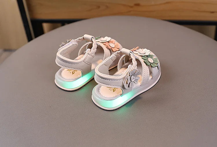 Leichte LED-Kinderschuhe in neuer Mode für den Sommer – schlichte und vielseitige Retro-Mädchenschuhe – elegante und leichte Prinzessinnen-Blumen-Kindersandalen