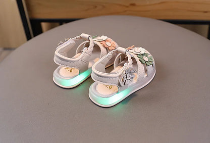 Leichte LED-Kinderschuhe in neuer Mode für den Sommer – schlichte und vielseitige Retro-Mädchenschuhe – elegante und leichte Prinzessinnen-Blumen-Kindersandalen