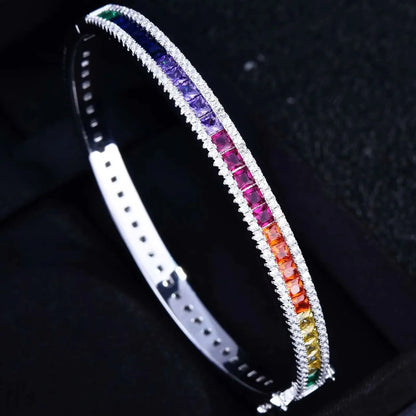 Bracelet manchette plaqué platine Zircone cubique Dégradé arc-en-ciel Cadeau de bijoux pour femme Anniversaire de mariage Bijoux de luxe