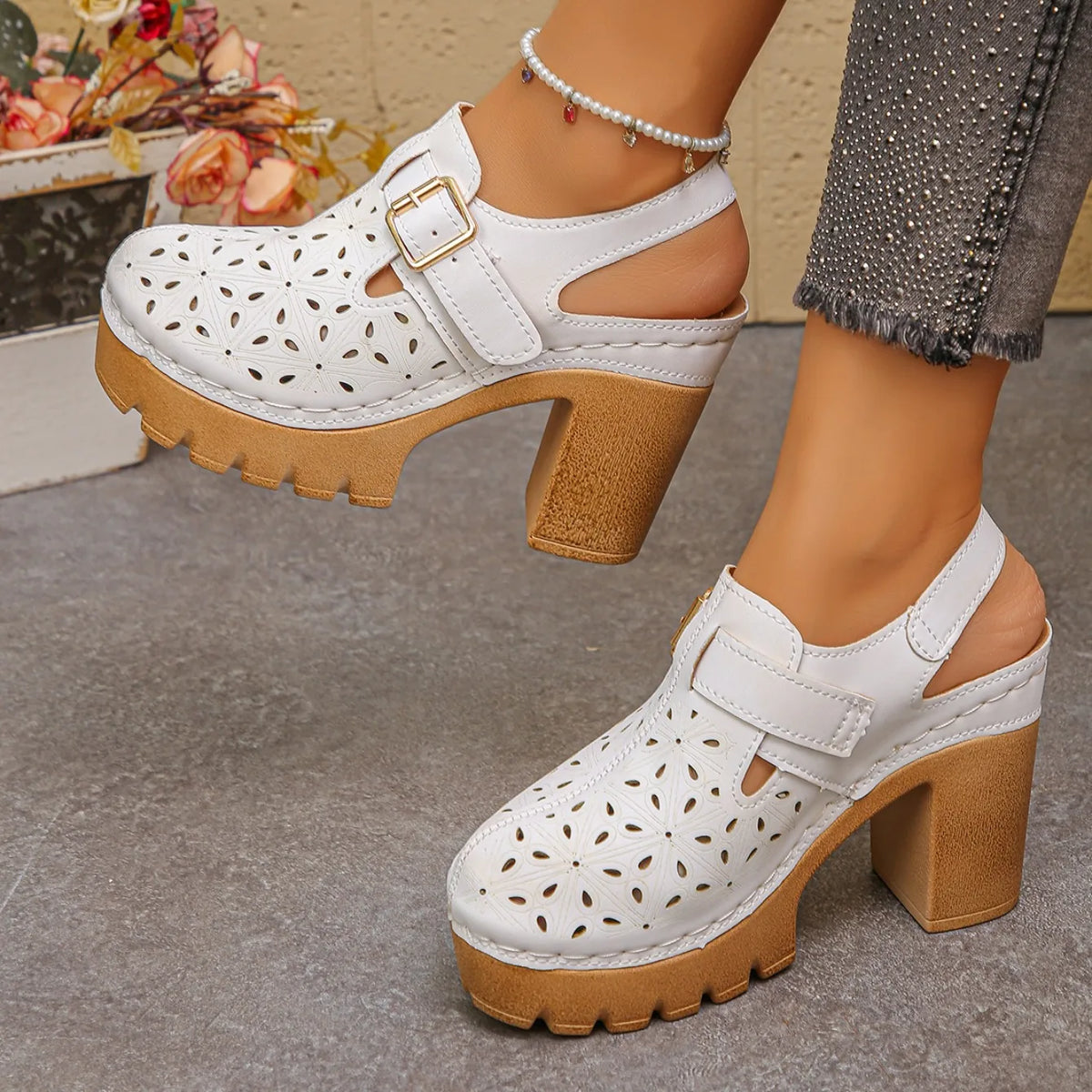 Nouvelles sandales d'été confortables pour femmes 2025 élégantes, talons hauts, sandales d'été à semelles épaisses, grandes chaussures décontractées à semelles épaisses pour femmes