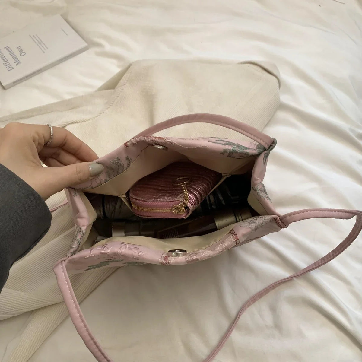 Borsa a tracolla da donna alla moda ricamata in stile cinese di vendita caldo 2026 Borsa di grande capacità di nuova tendenza estiva