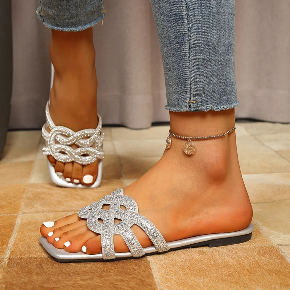 Pantofole da donna estive Sandali con strass bling di lusso Scarpe casual alla moda Pantofole eleganti per feste all'aperto Scivoli da donna