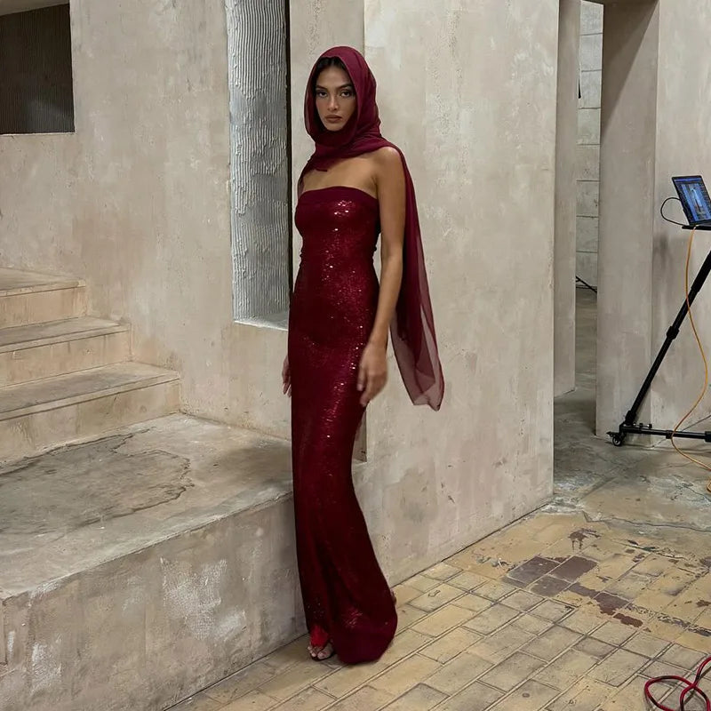 Abito da festa lungo senza schienale senza maniche con paillettes chic Abiti lunghi con spalle scoperte alla moda per le donne 2025 Nuovo pacchetto sui fianchi Abiti slim