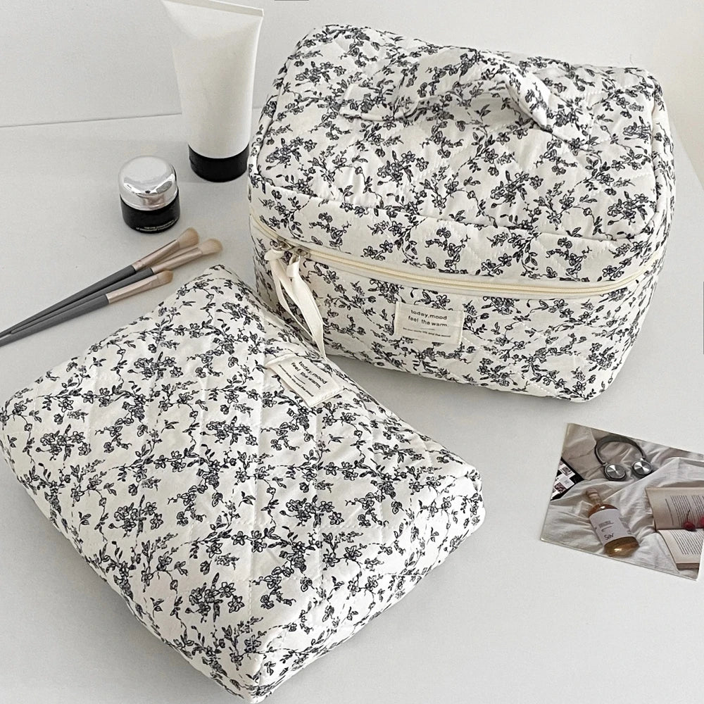 Fashion Ins Black Flower Borse trapuntate da donna Borsa da viaggio Organizer Custodia per trucco cosmetico Borsa tote portatile con cerniera