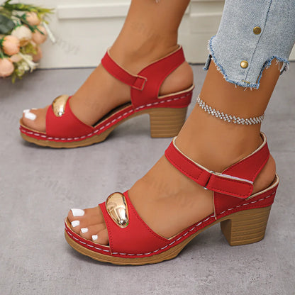Sandales mode femme 2025 Été Nouveau talon épais Décontracté Rétro Extérieur Plage Tendance Escarpins Sandales à bout ouvert élégantes