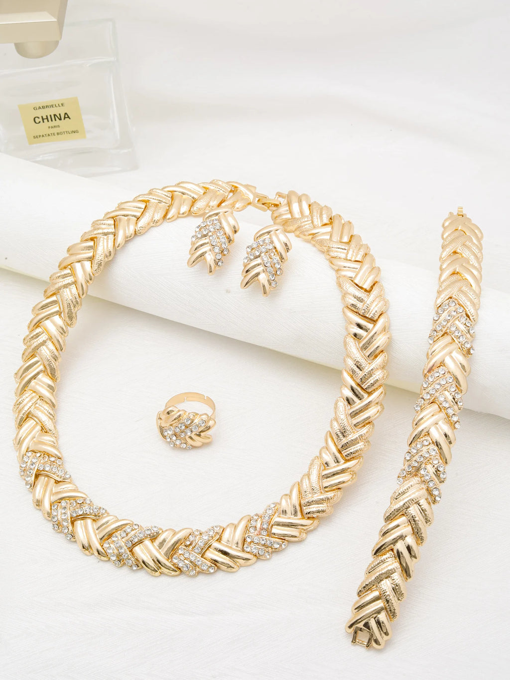 Dubai Schmuckset für Frauen, 18K vergoldet, Luxus-Halskette, Ohrringe, Armband und Ring, Schmuck, Hochzeitsparty, im Trend