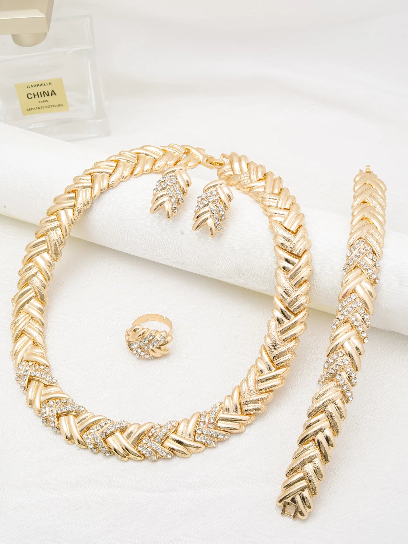 Dubai Schmuckset für Frauen, 18K vergoldet, Luxus-Halskette, Ohrringe, Armband und Ring, Schmuck, Hochzeitsparty, im Trend