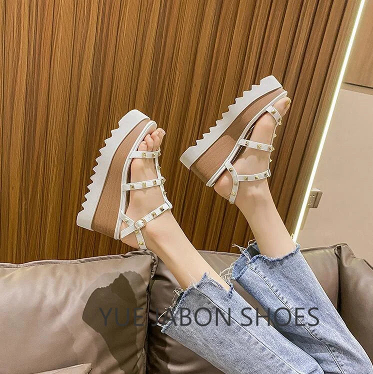 Genuine Leather Buckle Strap Sandals Breathable Sneakers Stars women summer rivets shoes Korean Style Platform Casual Shoes